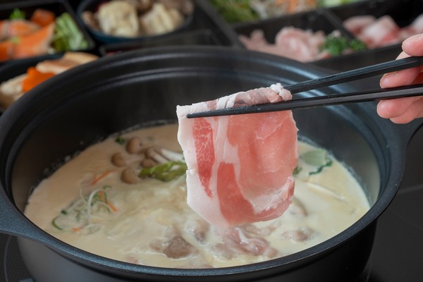 地元の名店と連携した美食を堪能