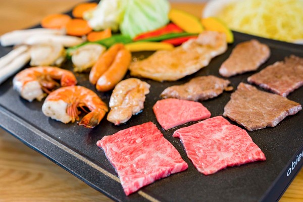 「甲州牛」もはいった鉄板焼き盛りだくさんセット
